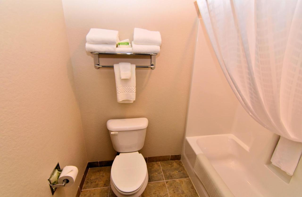 Cobblestone Inn & Suites - Newton Luaran gambar